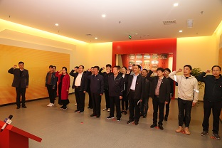 “队伍严整、心怀敬仰、饱含激情、感悟力量”